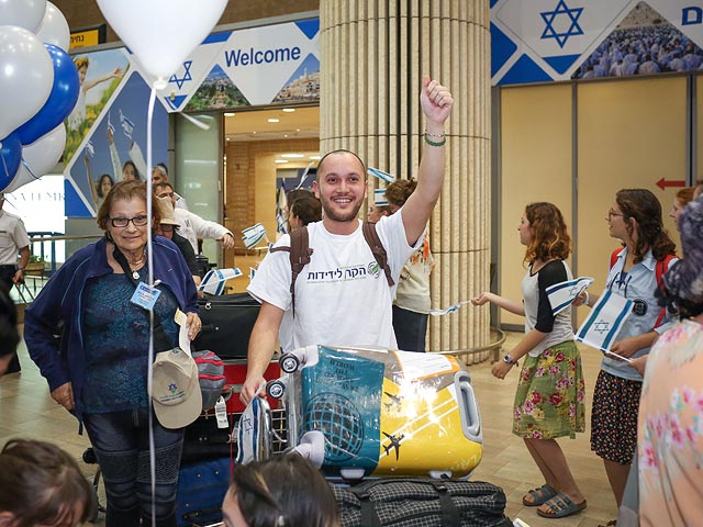     В преддверии Дня независимости в Израиль прибыли 50 репатриантов из семи стран