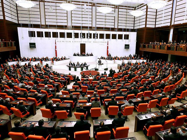 Парламент Турции принял билль о лишении депутатов иммунитета