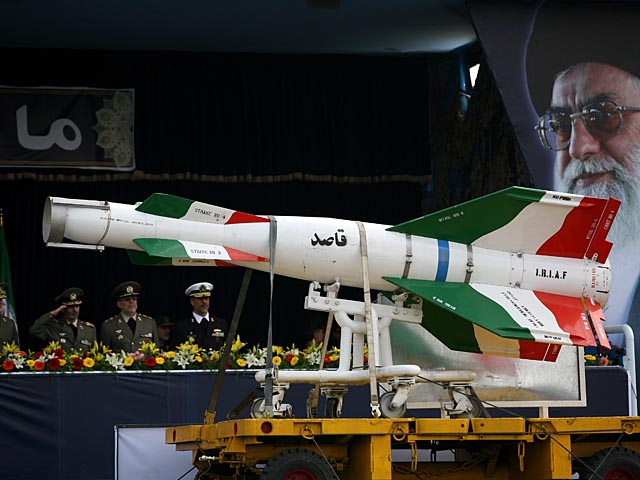 Иран провел ракетные стрельбы "во имя мира и дружбы в регионе"  