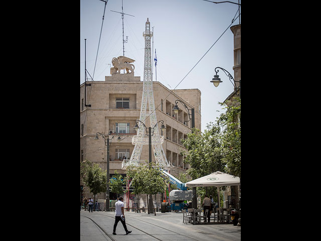 Накануне Фестиваля света в Иерусалиме установили копию Эйфелевой башни  