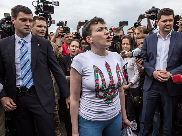 Надежда Савченко прибыла в аэропорт Борисполь