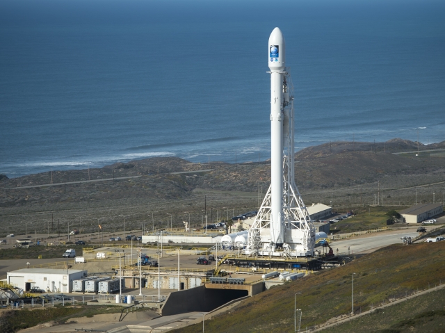 Space X в третий раз успешно посадила ракету на морскую платформу