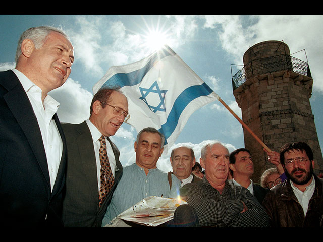 Биньямин Нетаниягу, Эхуд Ольмерт, Ицхак Мордехай, Рафаэль Эйтан и Игаль Амди в 1996 году