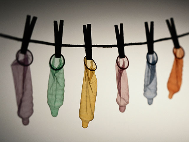 Мосгордума: презервативы провоцируют ВИЧ, лучшая профилактика &#8211; верность супругу  