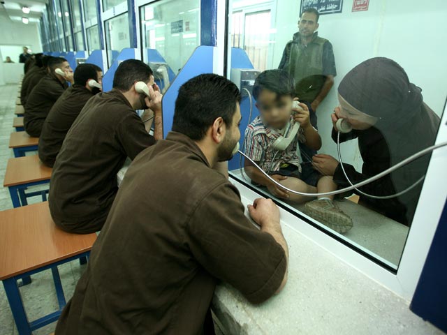 "Красный крест" сократил число посещений террористов в израильских тюрьмах  