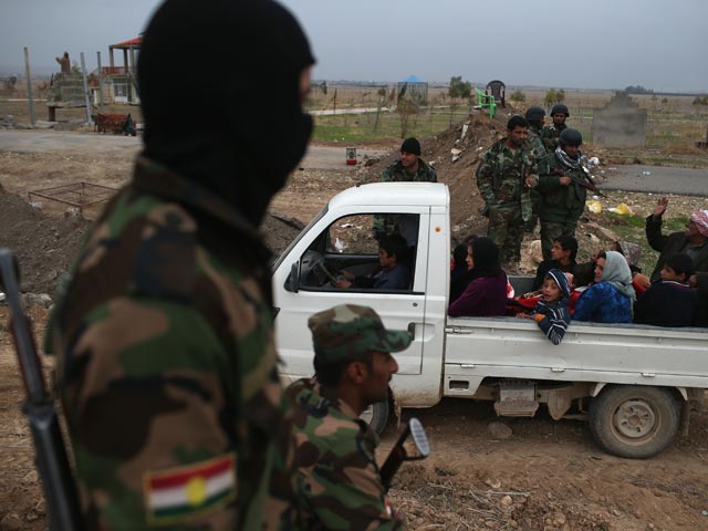 "Битва за Манджиб": курды пытаются отрезать ИГ от баз снабжения в Турции  