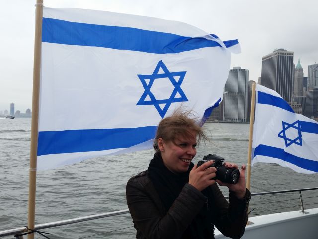 Флаги Израиля на Гудзоне. Нью-Йорк, 3 июня 2016 года