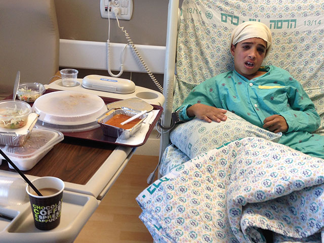 Ахмад Мансара в больнице "Адаса Эйн-Карем". 15 октября 2015 года