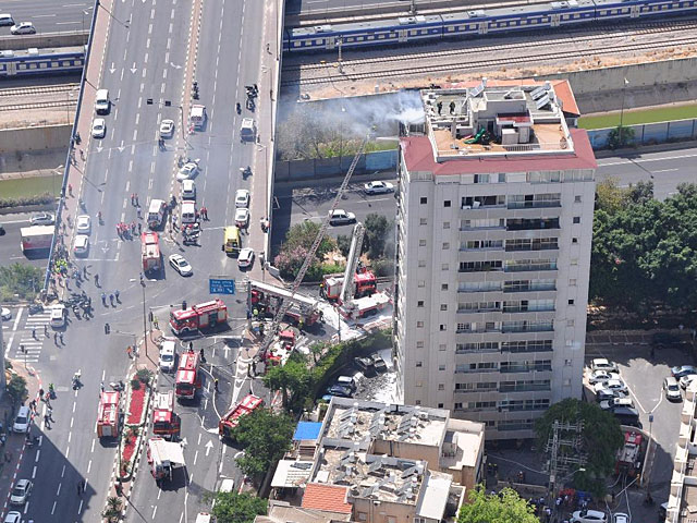 К пожару в 13-этажном здании в Рамат-Гане привело короткое замыкание  