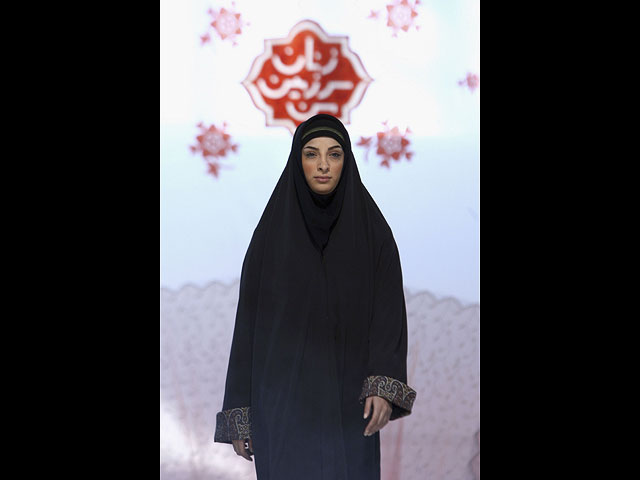 Показ мод в Иране. 2007 год  