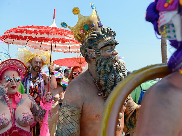 Карнавал русалок в Нью-Йорке: сказка для взрослых