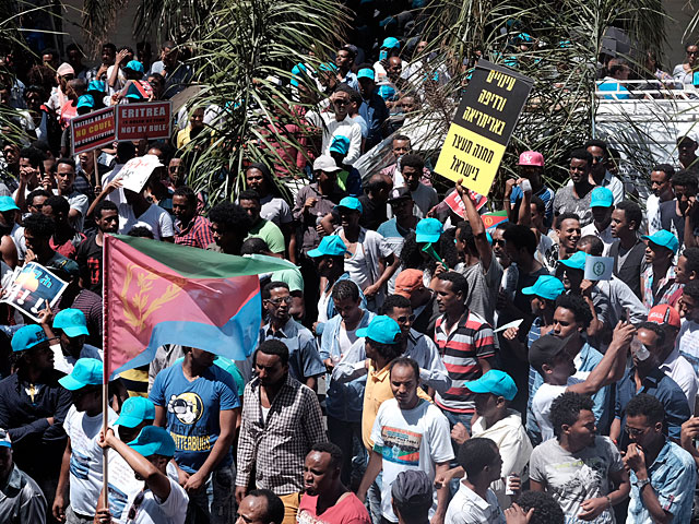 Около 2.000 граждан Эритреи провели акцию протеста перед посольством Евросоюза  