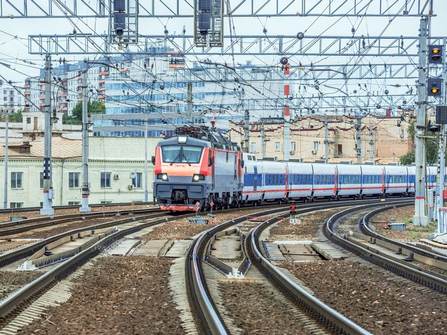 Пассажирка поезда погибла в результате падения из окна купе в Москве