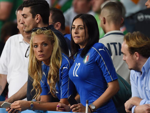 Болельщицы сборной Италии