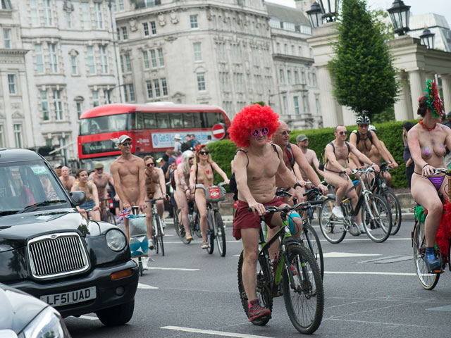 Голый велопробег в Лондоне. 11 июня 2016 года   