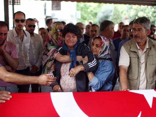 Похороны жертв теракта в Стамбуле. 29 инюя 2016 года