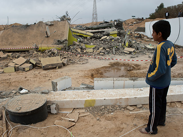 Государство требует жителя Негева оплатить расходы по разрушению его дома  