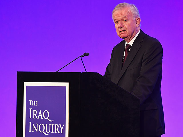 Джон Чилкот на презентации выводов комиссии по военной кампании в Ираке. 6 июля 2016 года