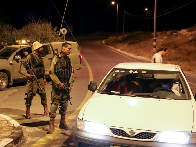 Террористы обстреляли автомобиль в Гуш-Эционе, ранен израильтянин. 9 июля 2016 г.
