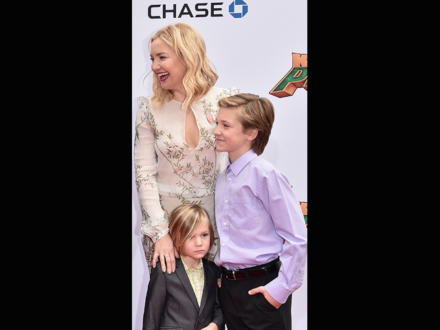 Кейт Хадсон с сыновьями. 2016