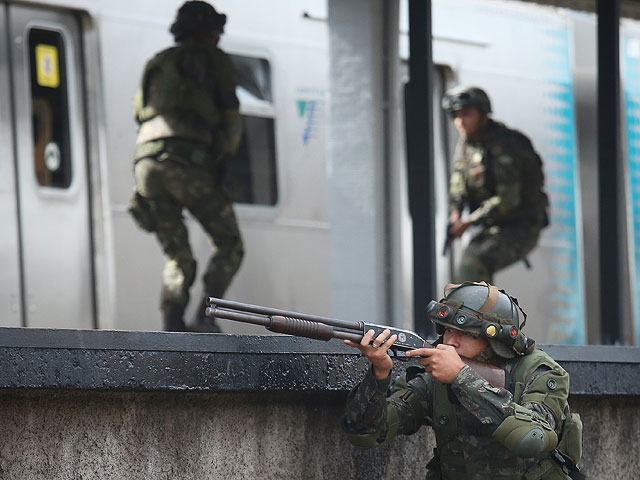 Бразильский спецназ проводит предолимпийские учения