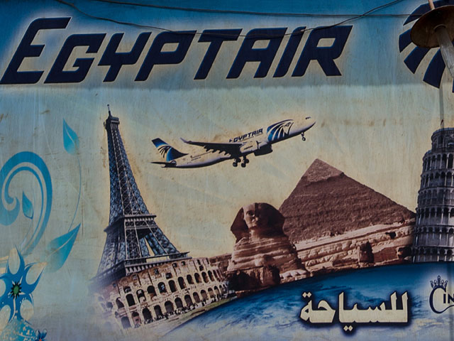 Эксперты: самолет EgyptAir развалился в воздухе из-за пожара