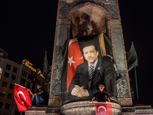 Эрдоган закрыл более двух тысяч учреждений гюленистов
