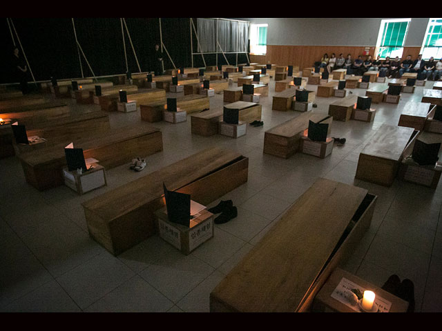 "Умираем счастливо": сотрудники университета в Андоне увидели собственные похороны
