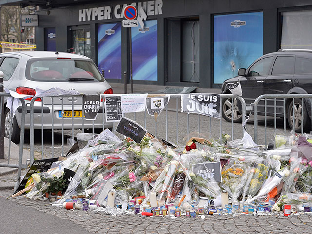 На месте теракта в супермаркете Hyper Cacher. Париж, 12 января 2015 года