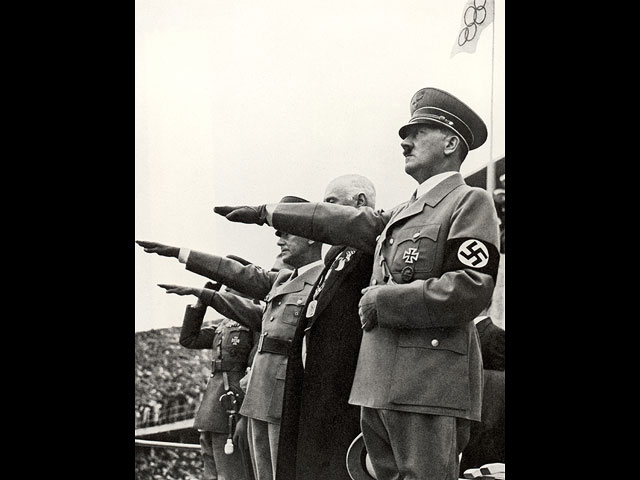 Адольф Гитлер на открытии Олимпийских игр в Берлине. 1936 год