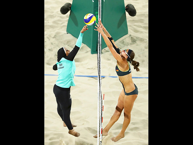 Матч по пляжному волейболу Египет-Германия
