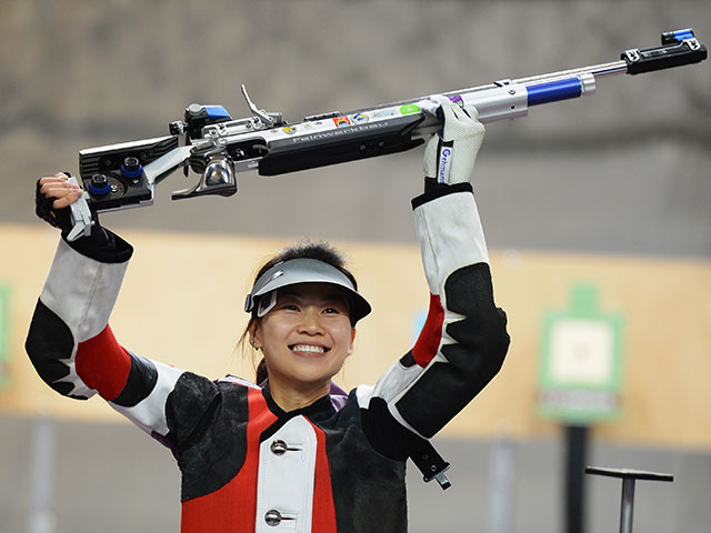 Первую медаль олимпиады завоевала китаянка И Сылин -     (бронза в стрельбе из пневматической винтовки, дистанция 10     м)