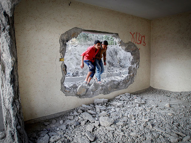 Разрушение дома убийцы 13-летней израильтянки