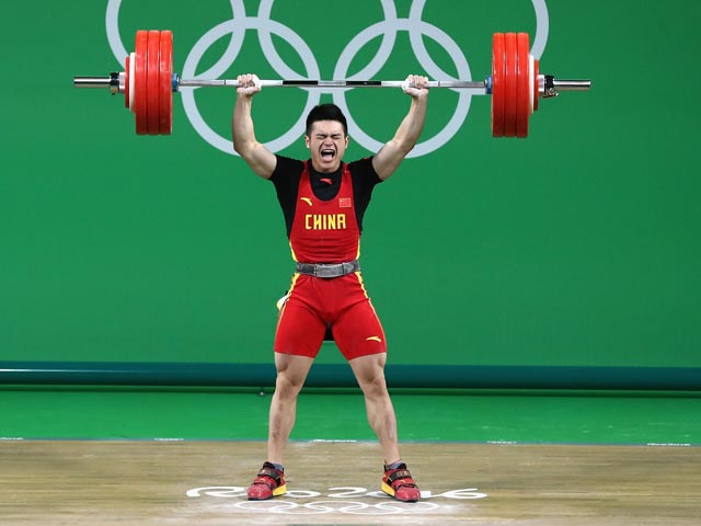 Тяжелая атлетика: золотую медаль завоевал спортсмен из Китая