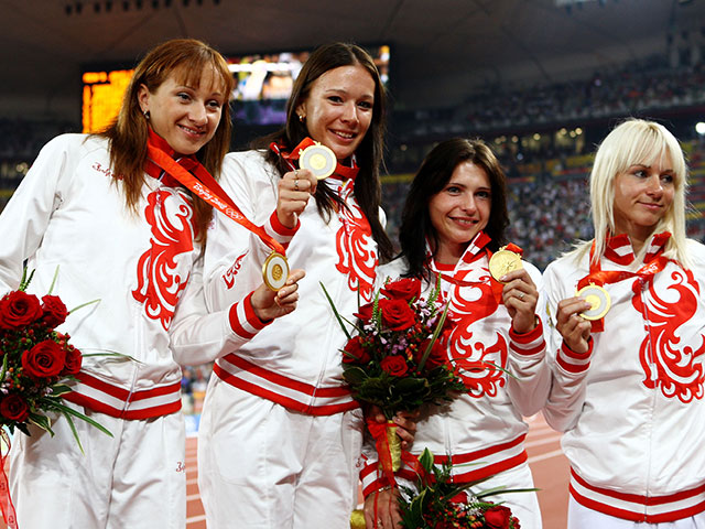 Александра Федорива, Юлия Чермошанская, Евгения Полякова и Юлия Гущина на олимпиаде в Пекине. 2008 год