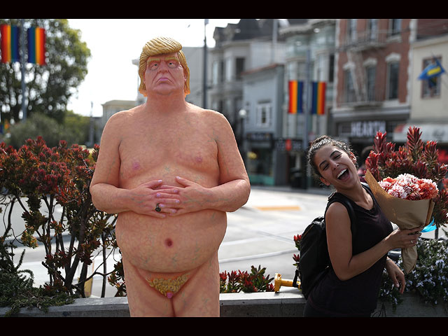 В пяти городах США появились статуи обнаженного Дональда Трампа