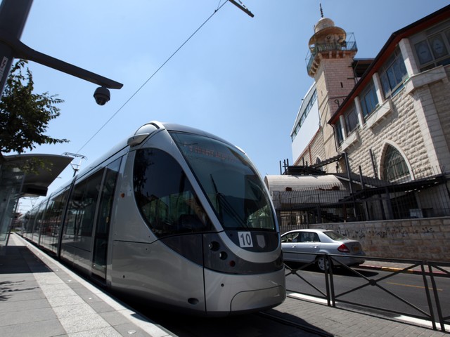 Иерусалимский трамвай подвергся "каменной атаке", причинен ущерб