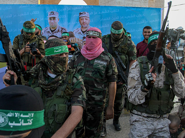 Парад боевиков ХАМАС в Рафахе, в годовщину смерти "генералов"