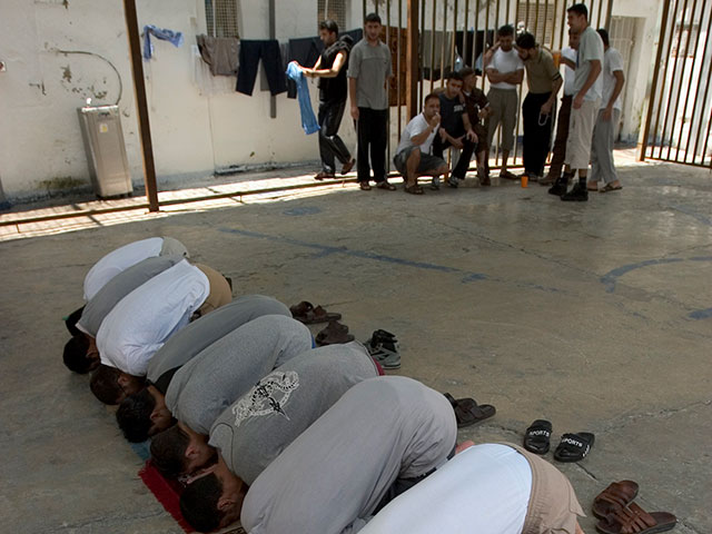 Британское управление тюрем отселит радикальных мусульман, чтобы защитить других заключенных  