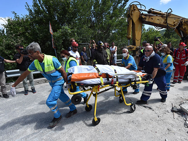 Количество жертв землетрясения в Италии превысило 60 человек    