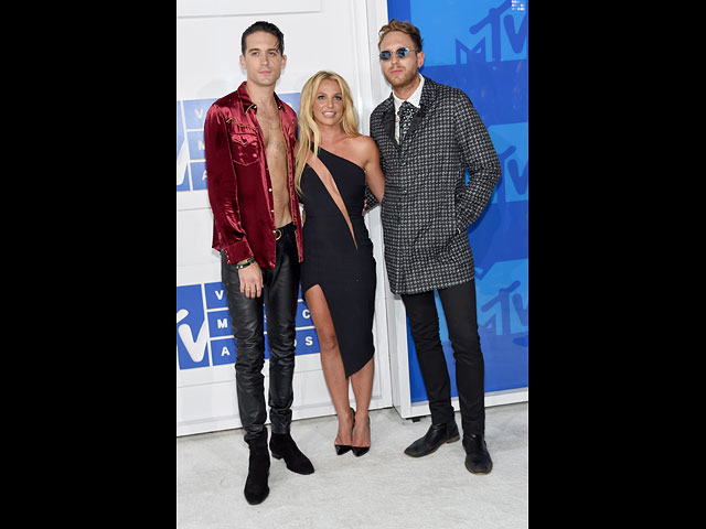  G-Eazy, Бритни Спирс и Бернс на церемонии MTV Video Music Awards