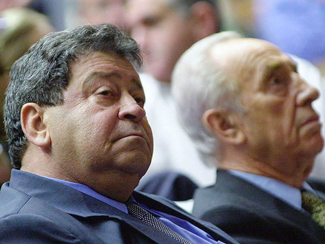 Биньямин Бен-Элиэзер и Шимон Перес в 2002 году