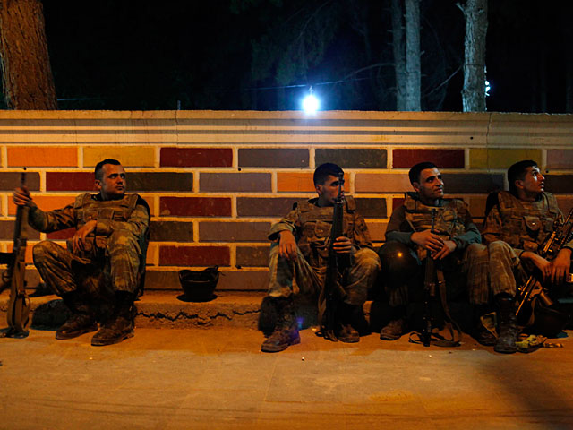 Восемь турецких солдат погибли в бою против курдов
