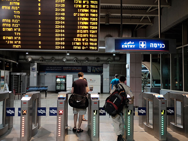 На станции Тель-Авив Савидор Мерказ. 3 сентября 2016 года  