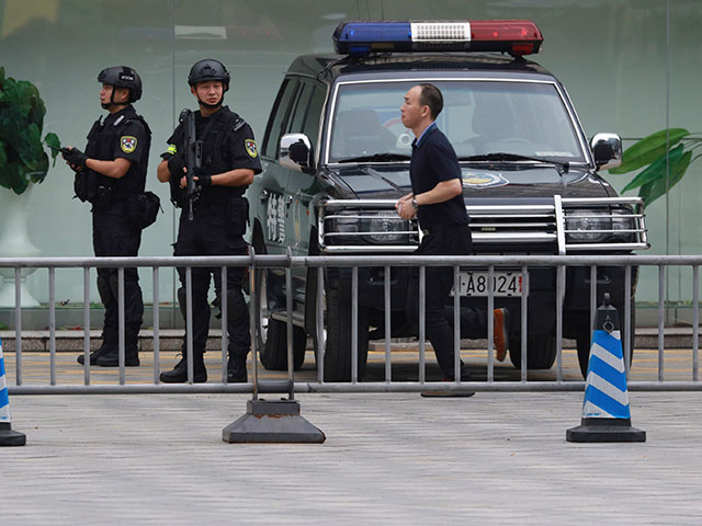 В Китае мужчина взорвал себя во время спора с женой около здания суда  