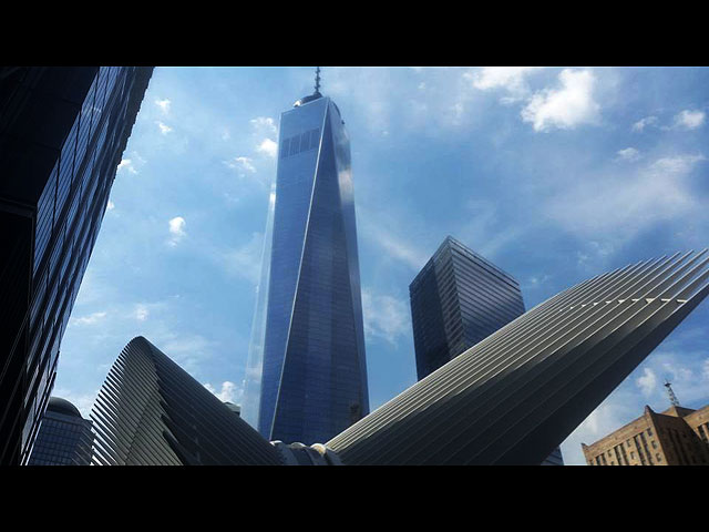Здание нового торгового центра в Нью-Йорке. Июнь 2016 года