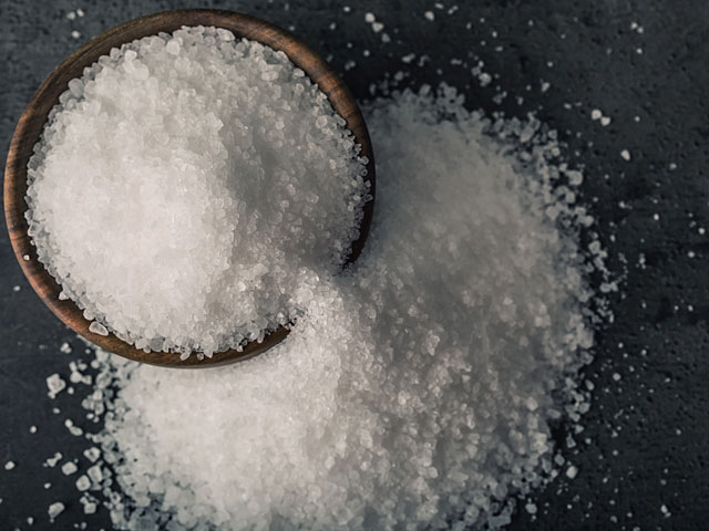 Российские власти внесли соль в список запрещенных к ввозу продуктов    
