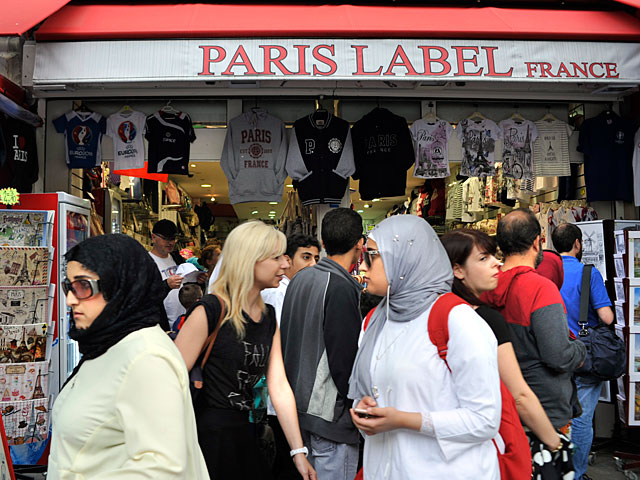Опрос: треть мусульман Франции живет по законам шариата, а не государства  