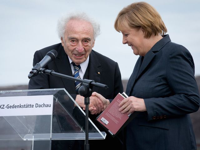 Макс Маннхаймер и Ангела Меркель в 2013 году