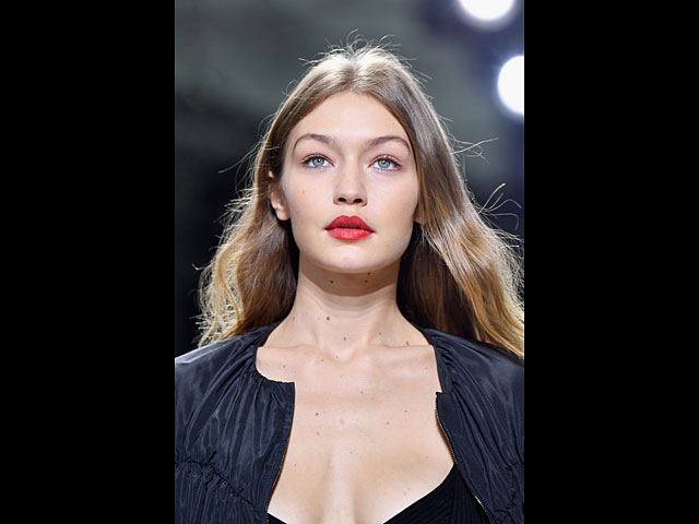 Гиги Хадид на Paris Fashion Week